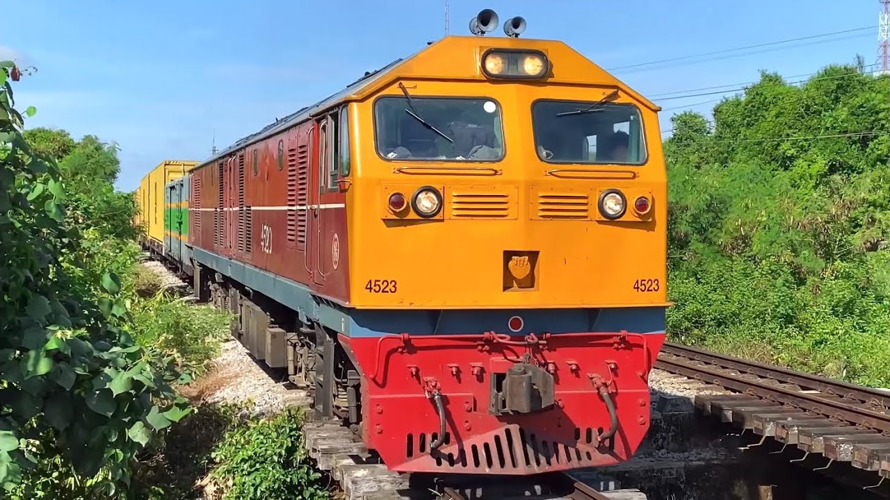 SRT. รถไฟไทยสายใต้หลากหลายขบวนตั้งแต่สถานีเขาหัวควายจนถึงท่าฉาง และขบวน 722 หลีก 167 ที่สถานีท่าฉาง