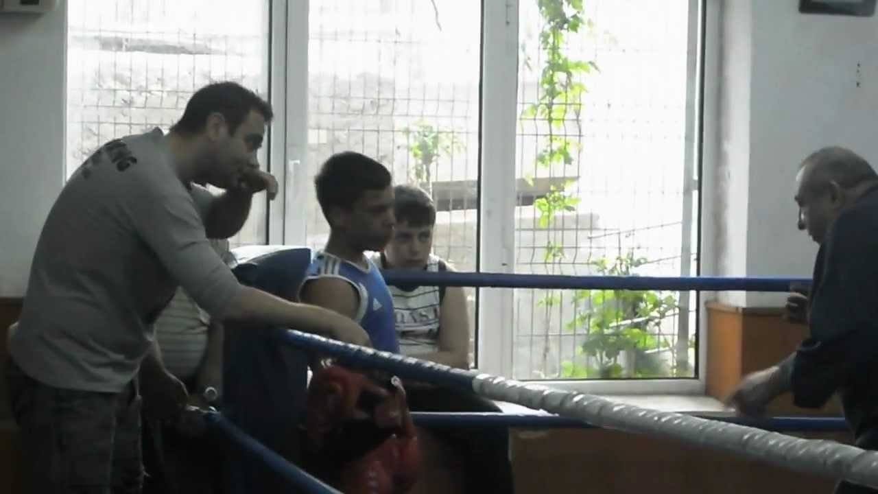 Pavel Virgil instructor Steaua Bucuresti in colt(Ciuraru Marius sparing)