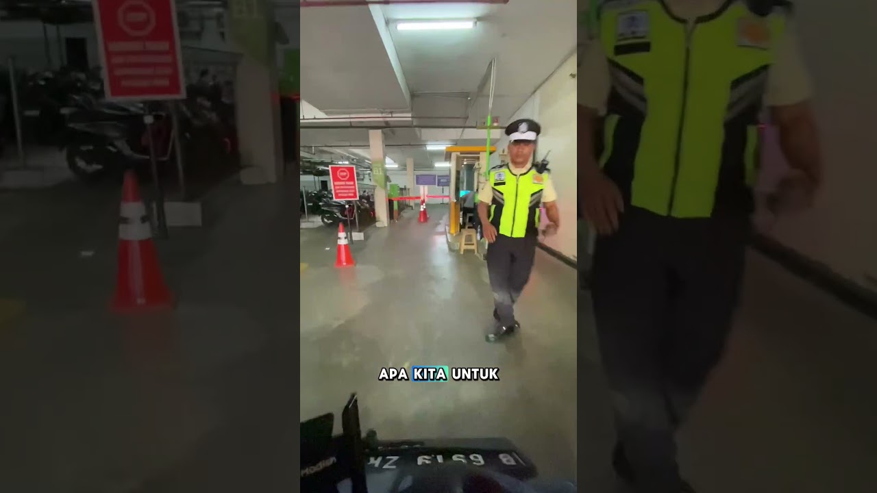 Parkir kendaraan di cibis park taman cilandak jakarta selatan tempat healing enak sambil olahraga