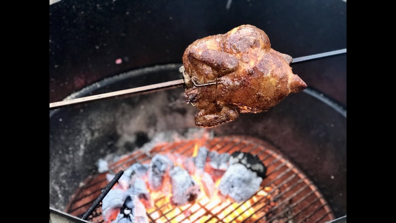 Poulet cuit sur la rôtisserie
