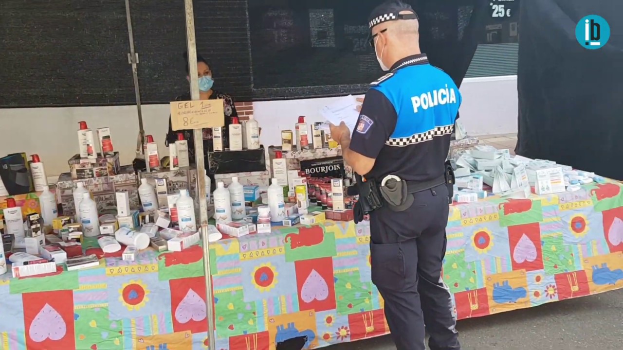 Mañana de mercadillo con hidrogel y mascarillas en Benavente