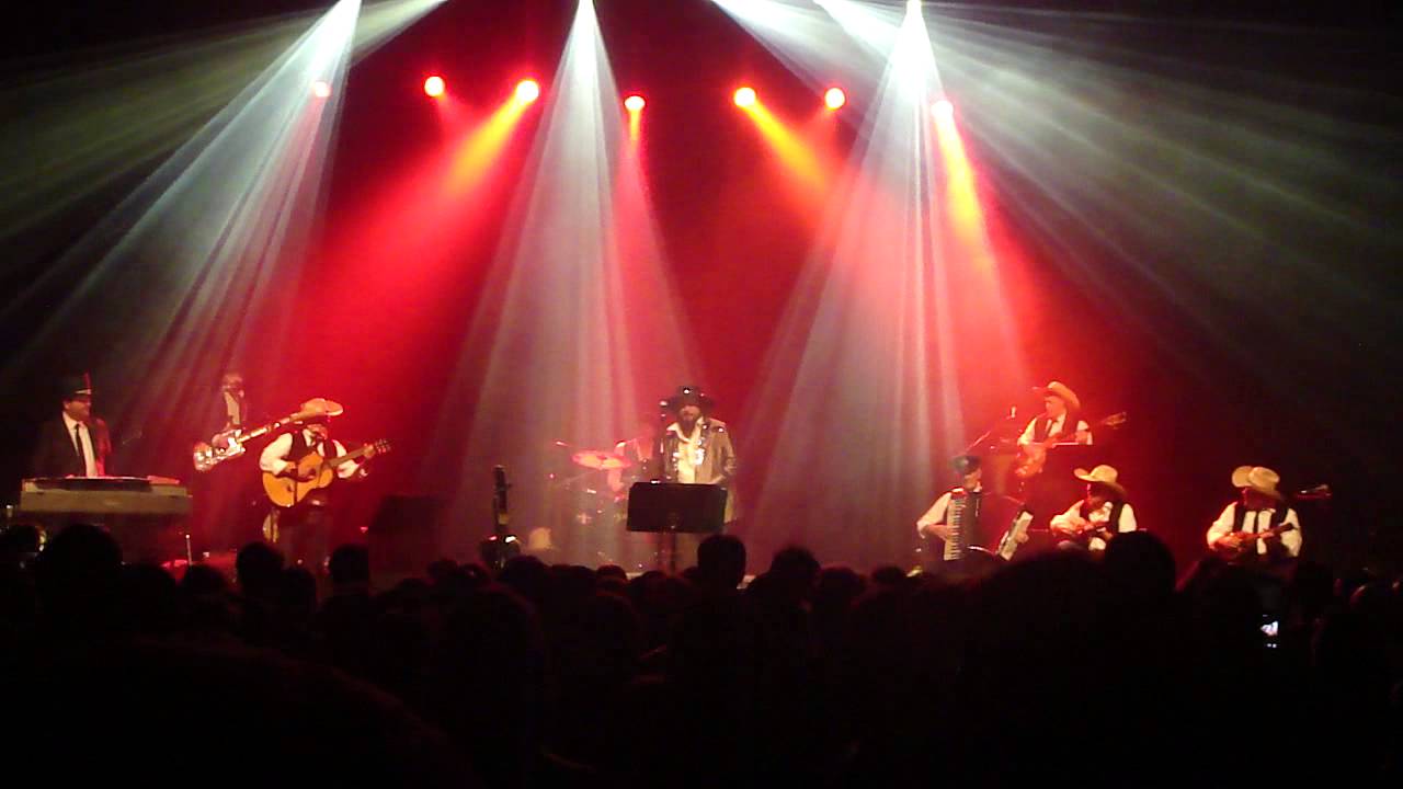 Vinicio Capossela e la Banda della Posta - Intro (live@Ancienne Belgique 2015)
