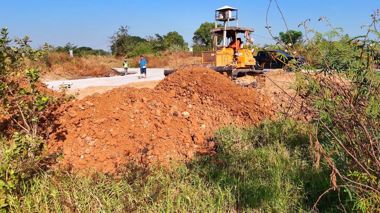New Project Filling Land 20x30 Meter By 5Ton Dump Truck Unloading Dirt And By D31P Bulldozer Pusher