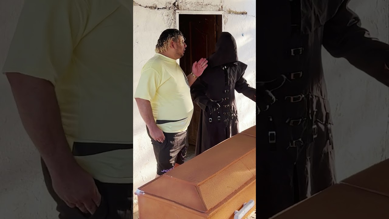 Se levanta del cajón y el vigilante no aguanta