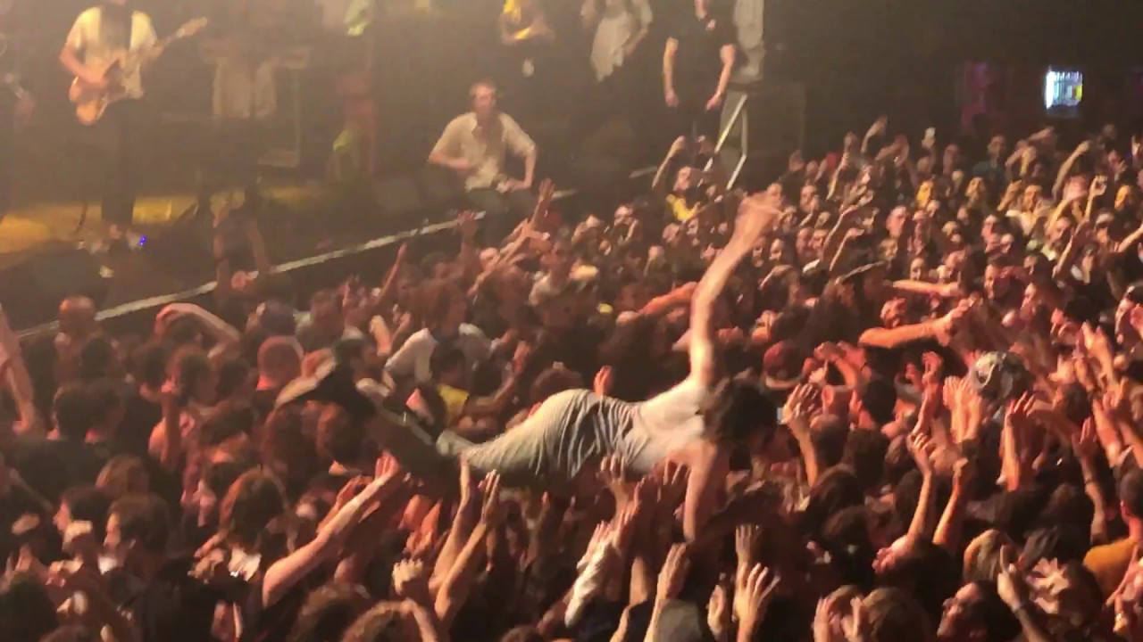 King Gizzard delivers beer to sound guy