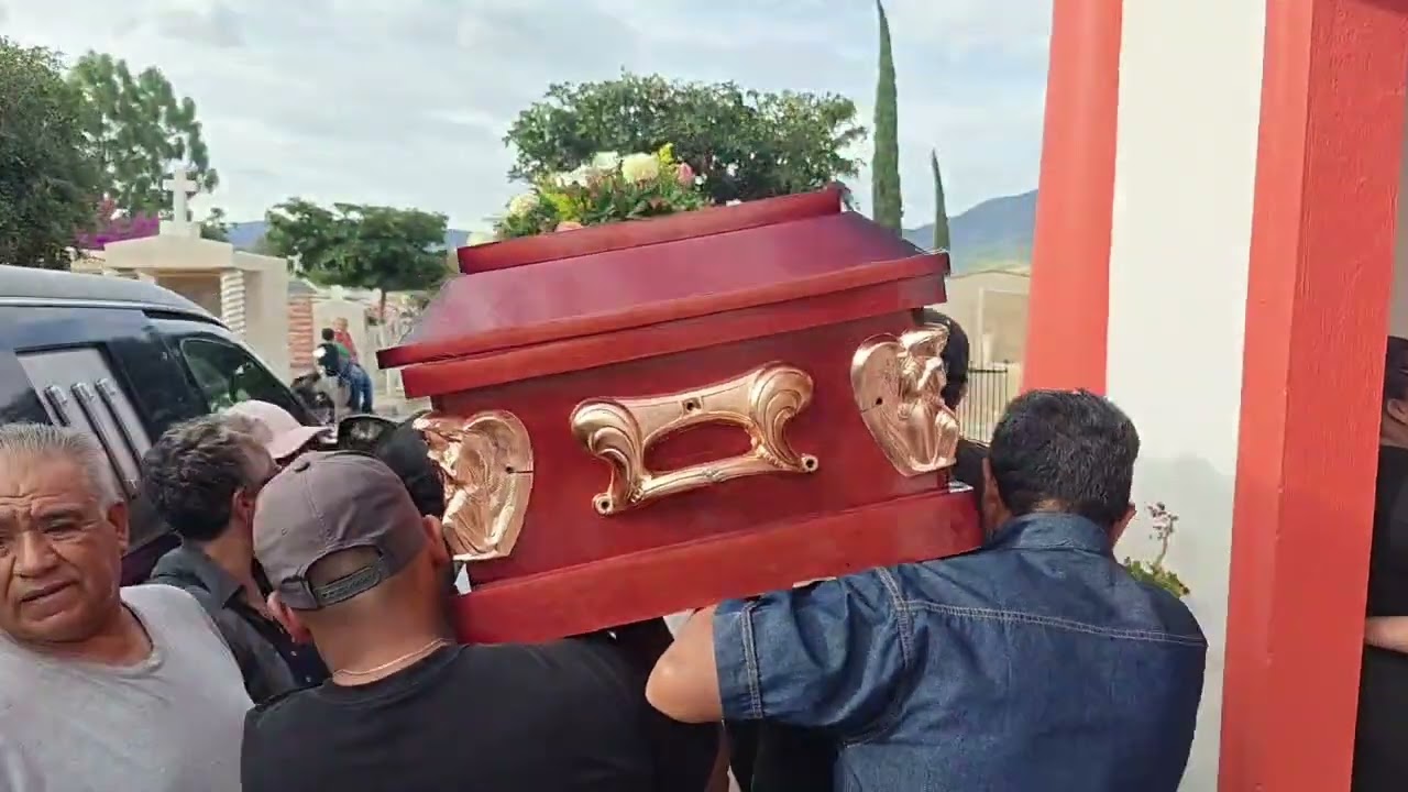 sepelio de la señora Araceli Tapia López de la esperanza. Descanse en paz 🕊️ comparte ❤️