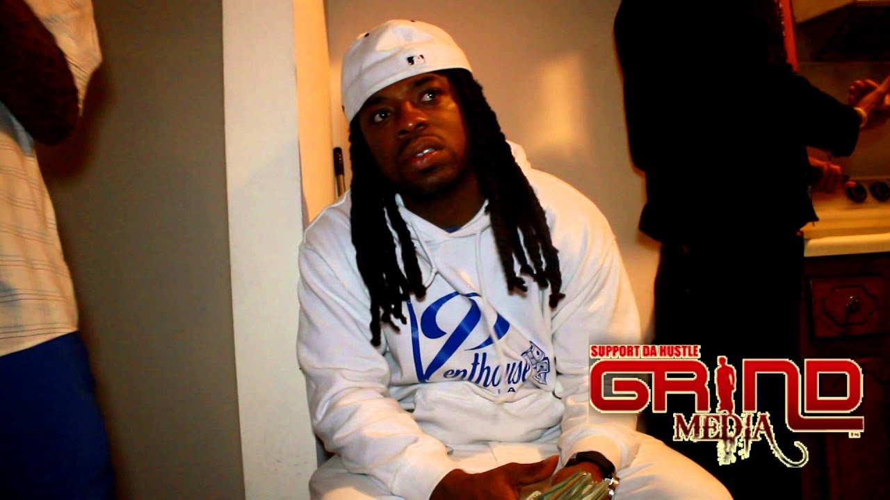 Ega - Trapped Out (Official Video)