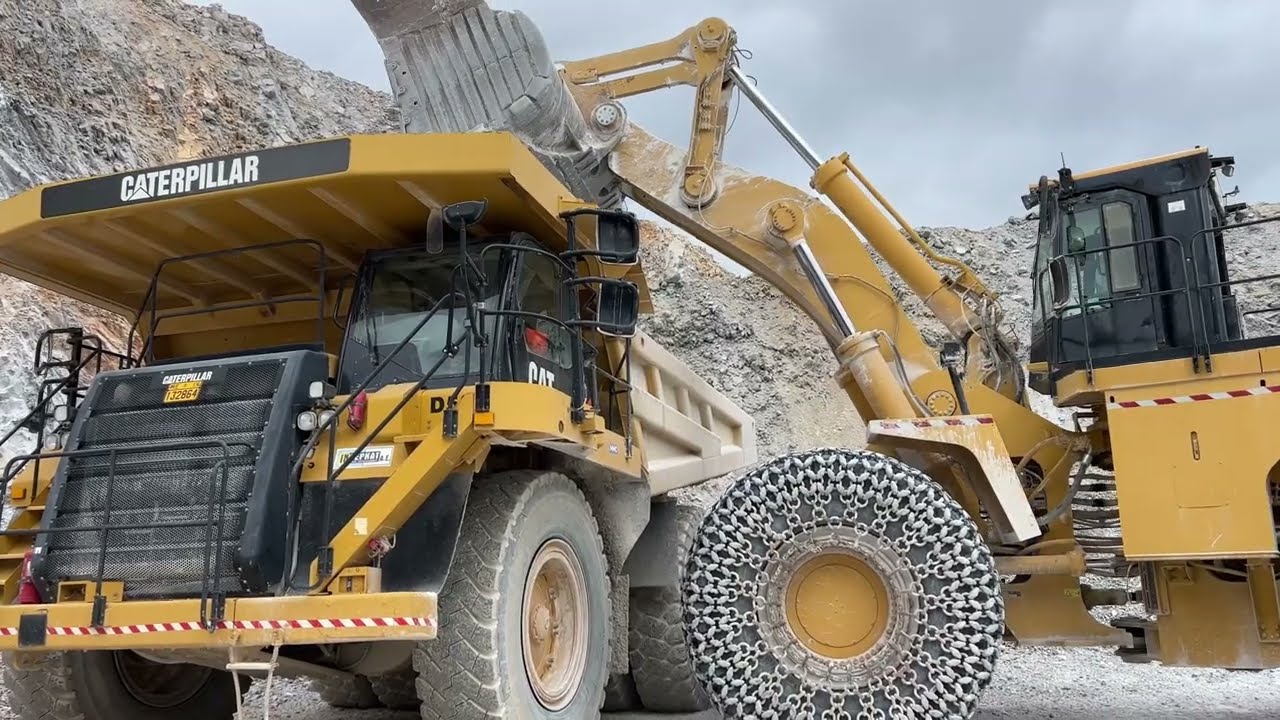 Caterpillar 992K Wheel Loader Loading Caterpillar 777F Dumpers - Interkat SA - 4k