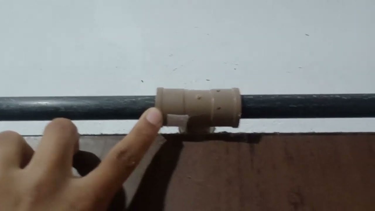 fizemos uma porta de correr com cano PVC f&aacute;cil e lindo