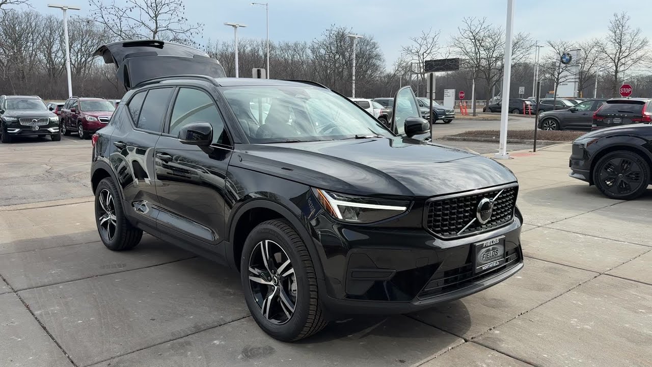 2026 Volvo XC40 Core Highland Park, Evanston, Deerfield, Lake Forest, Winnetka, IL