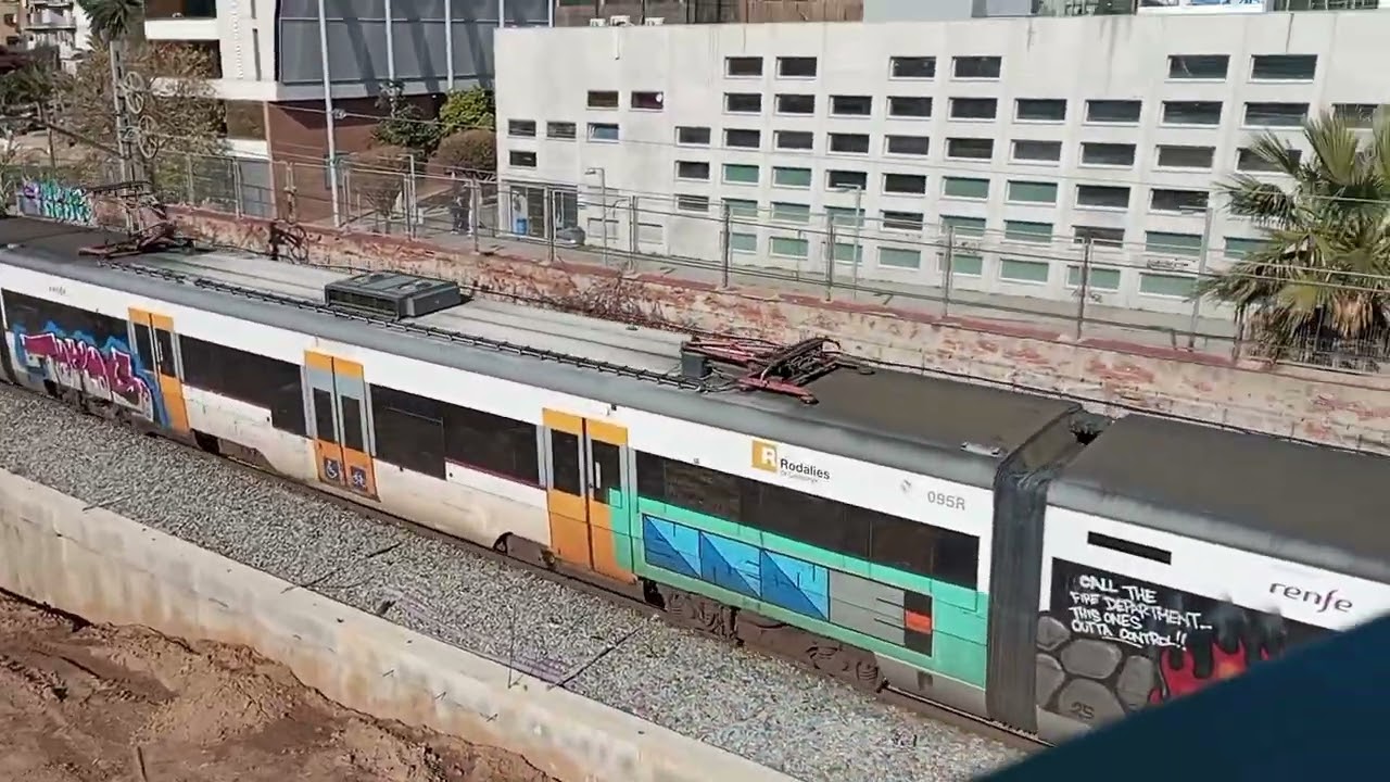 Trenes de Rodalies de Catalunya UT 447/ Civia 465 linea R4 por Sant Feliu
