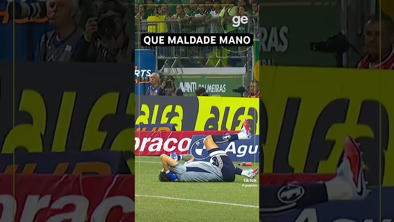 Cássio toma garrafada 