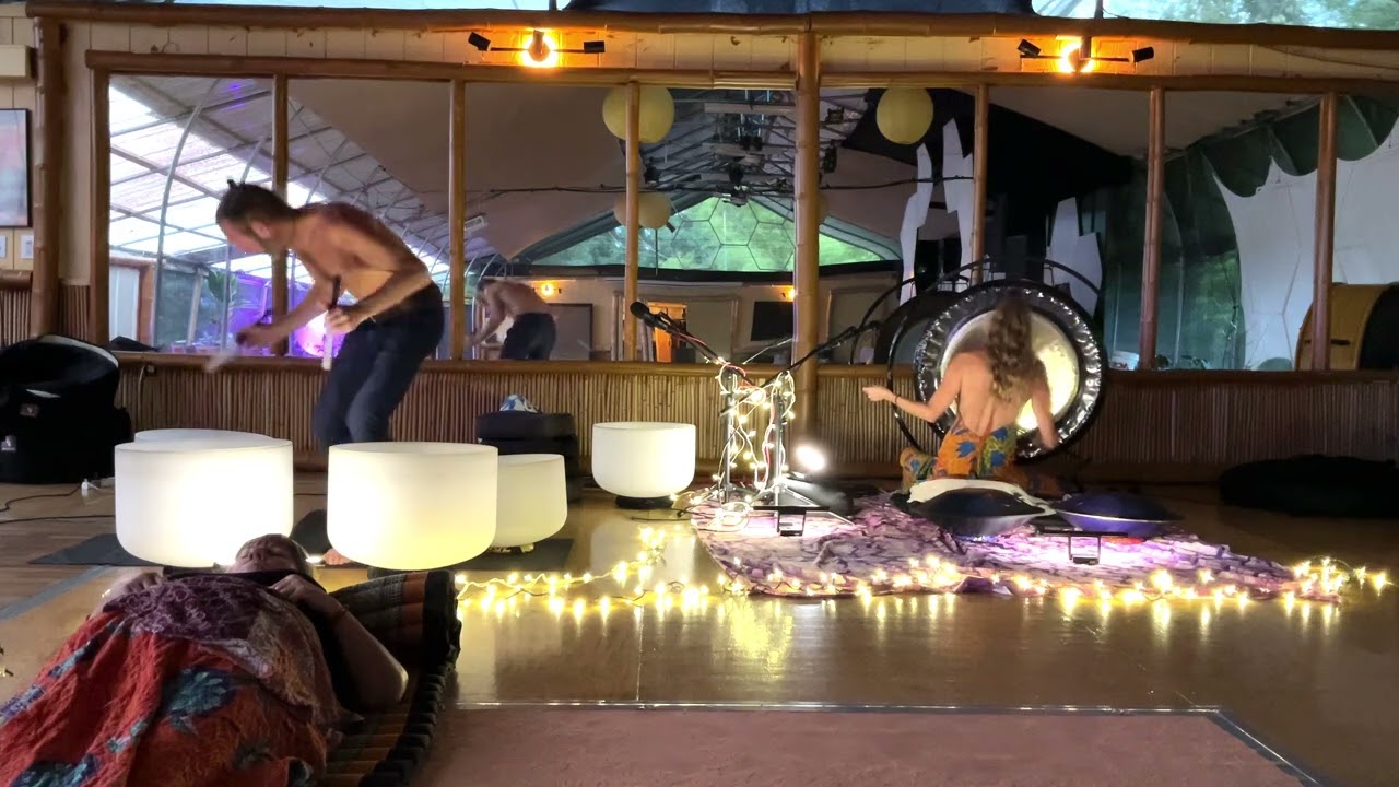 Becoming Calm -Sound Healing by Creative Frequencies