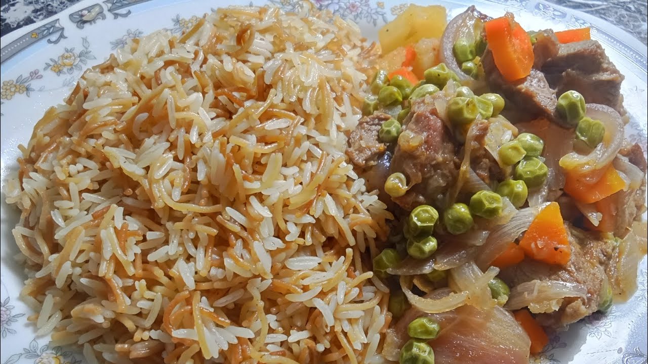 بسله باللحمه بدون طماطم ولكن الطعم في حته تانيه بجد مع رز بسمتي بالشعرية خطييير👌😋