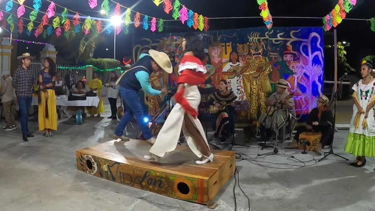 El arrancazacate y el Toro Rabón, en el Fandango Vida y Son XIII