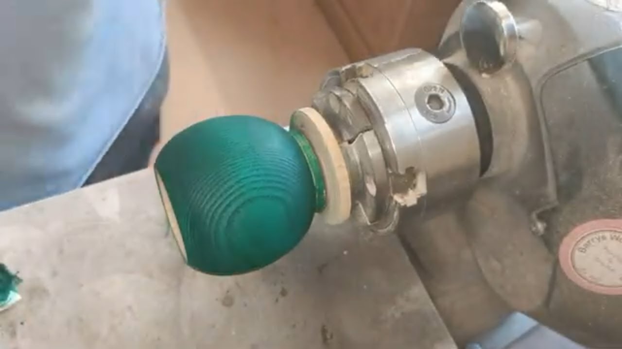 Colouring Technique Brings Ash Pot to Life