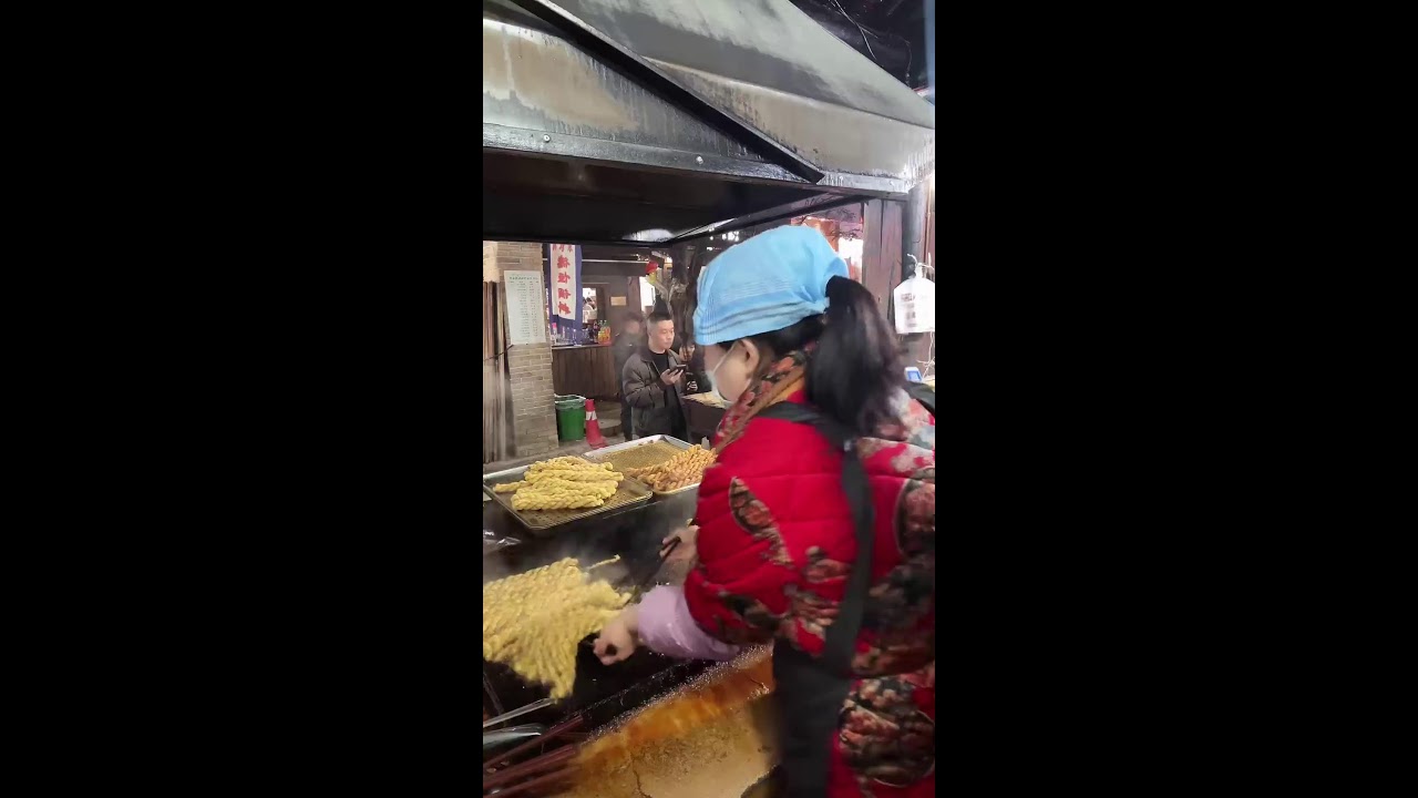 Magical Chinese street food 神奇的中国街头美食  不思議な中国の街グルメ