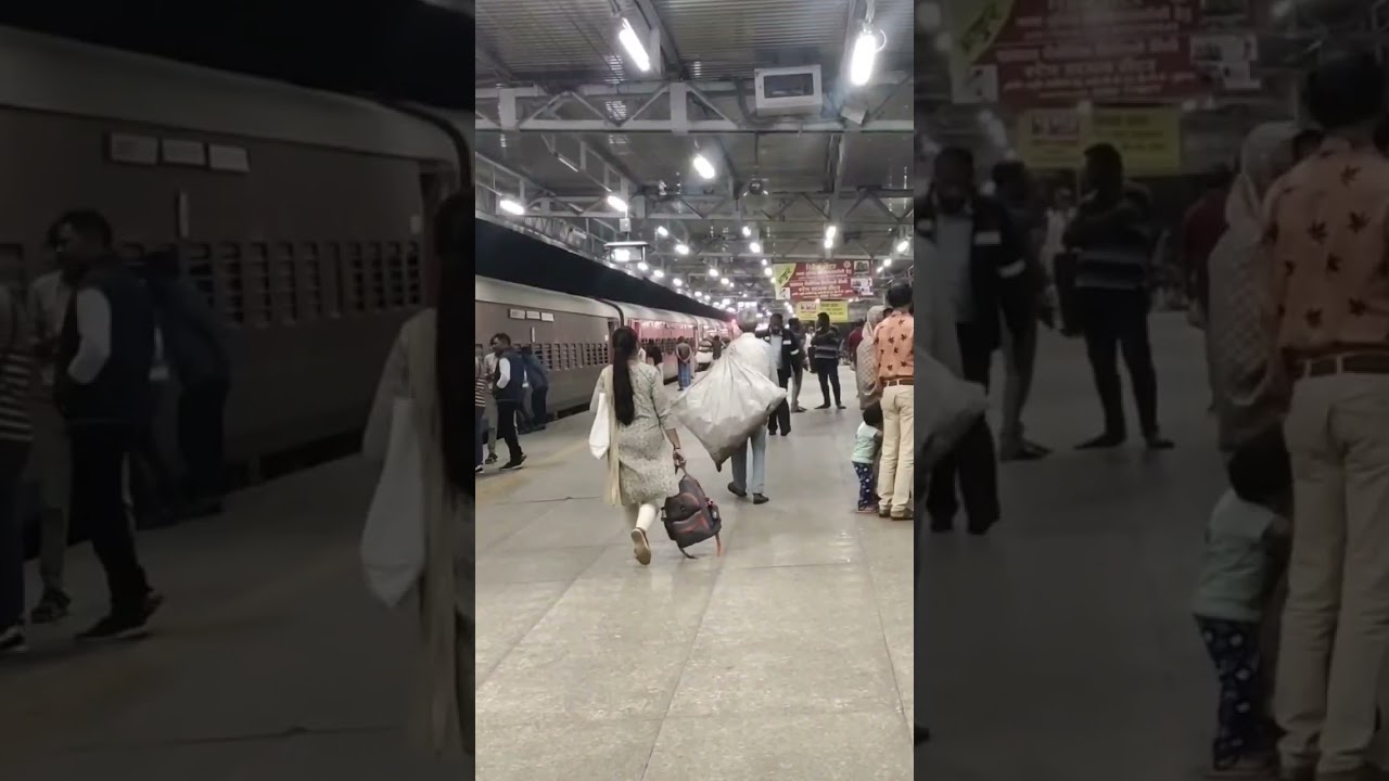 Ratlam railway station of Wr railway nice look in railway station train number 15045 Gkp express