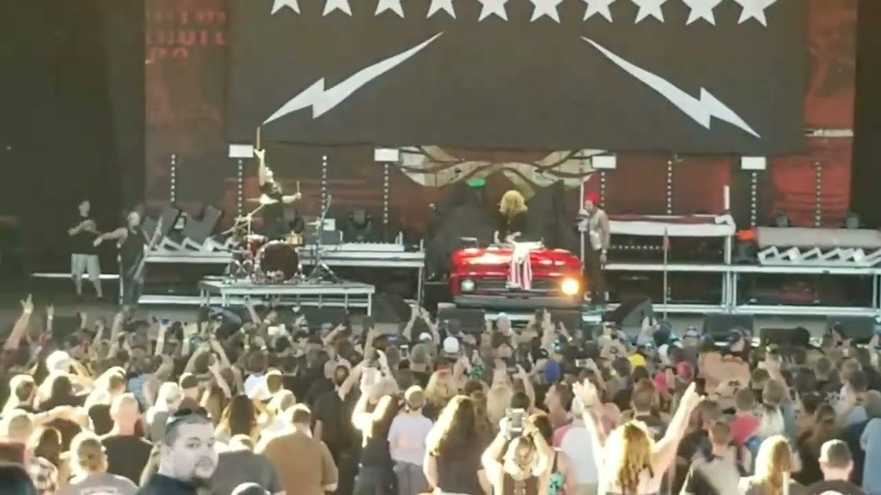 YELAWOLF With Korn's Ray Luzier and Fieldy (July/2017)