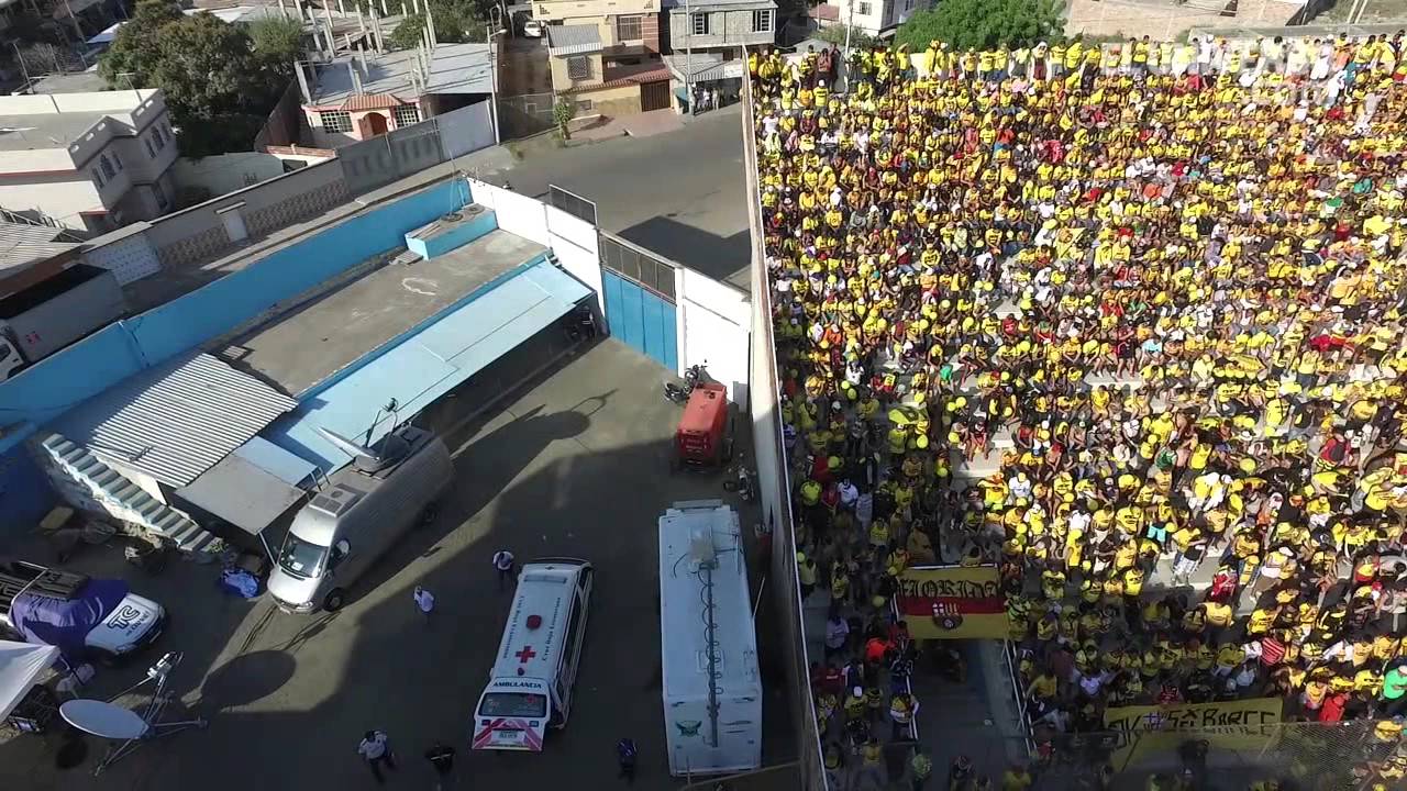 Sobrevuelo del estadio Jocay de Manta durante el Cl&aacute;sico del Astillero