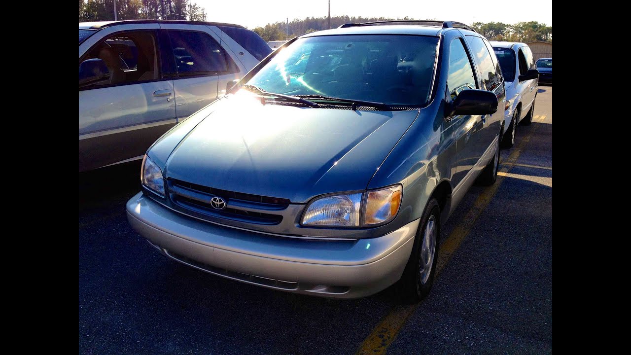 2000 Toyota Sienna XLE Start Up, Walkaround, Rev - 276K