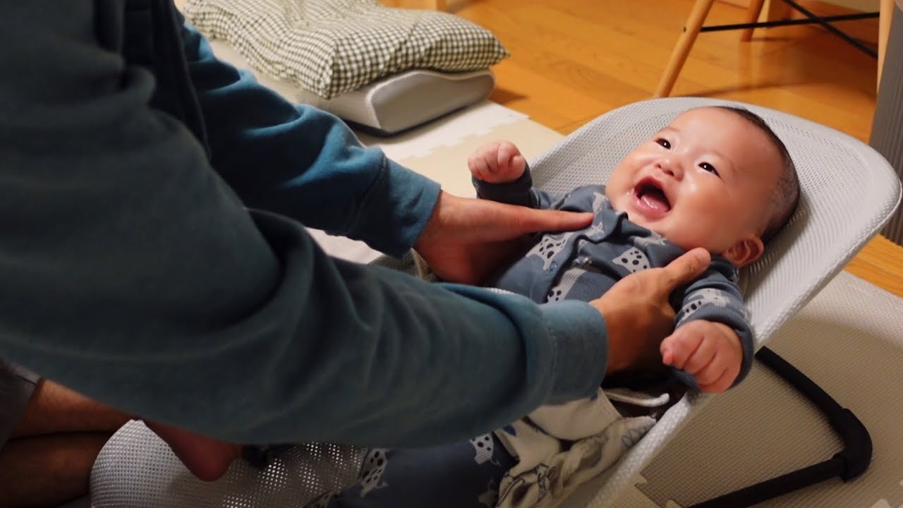 【満面の】抱っこされるのが分かった瞬間の赤ちゃん【笑顔】 The moment a Japanese baby is about to be picked up