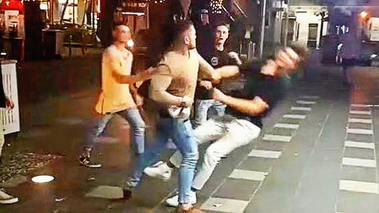 Quando i Bulli Provocano e i Lottatori Professionisti Reagiscono!