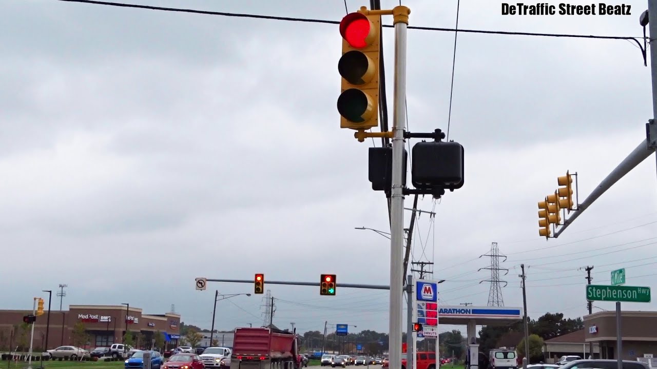 Dog House Traffic Light & Left Turn Arrow Signals | 12 Mile Rd & Stephenson Hwy