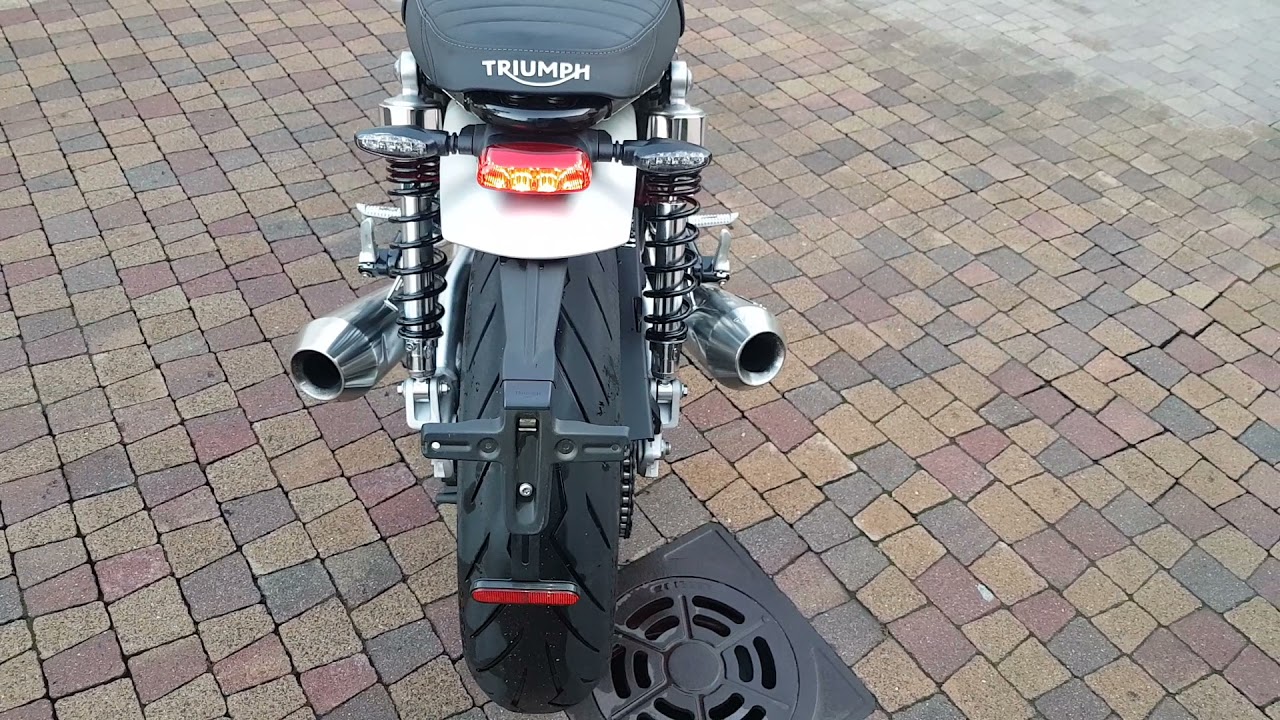 Triumph Speed Twin 1200 Vance & Hines