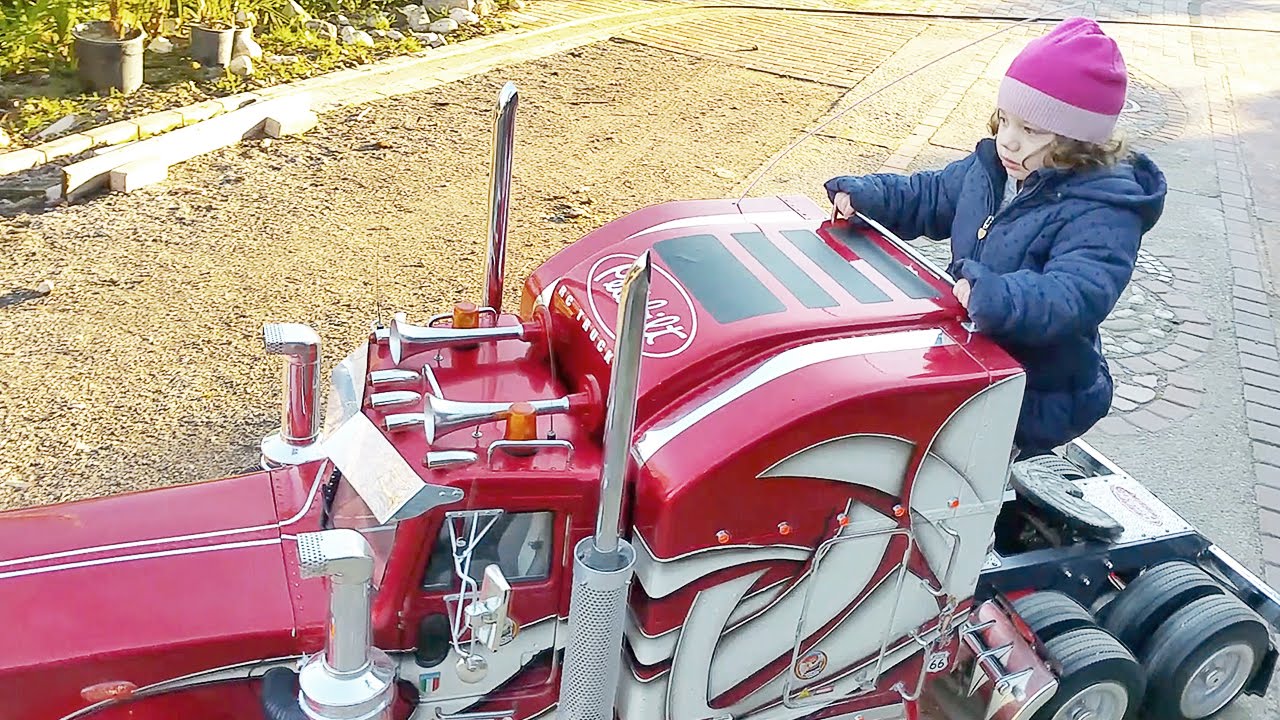 TruckModel Peterbilt 359 RC 1:4 And Gaia.....
