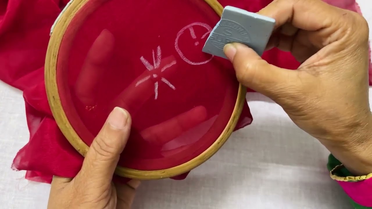 Сделайте блузку красивой, сшив ее с сари, дупаттой или платьем.