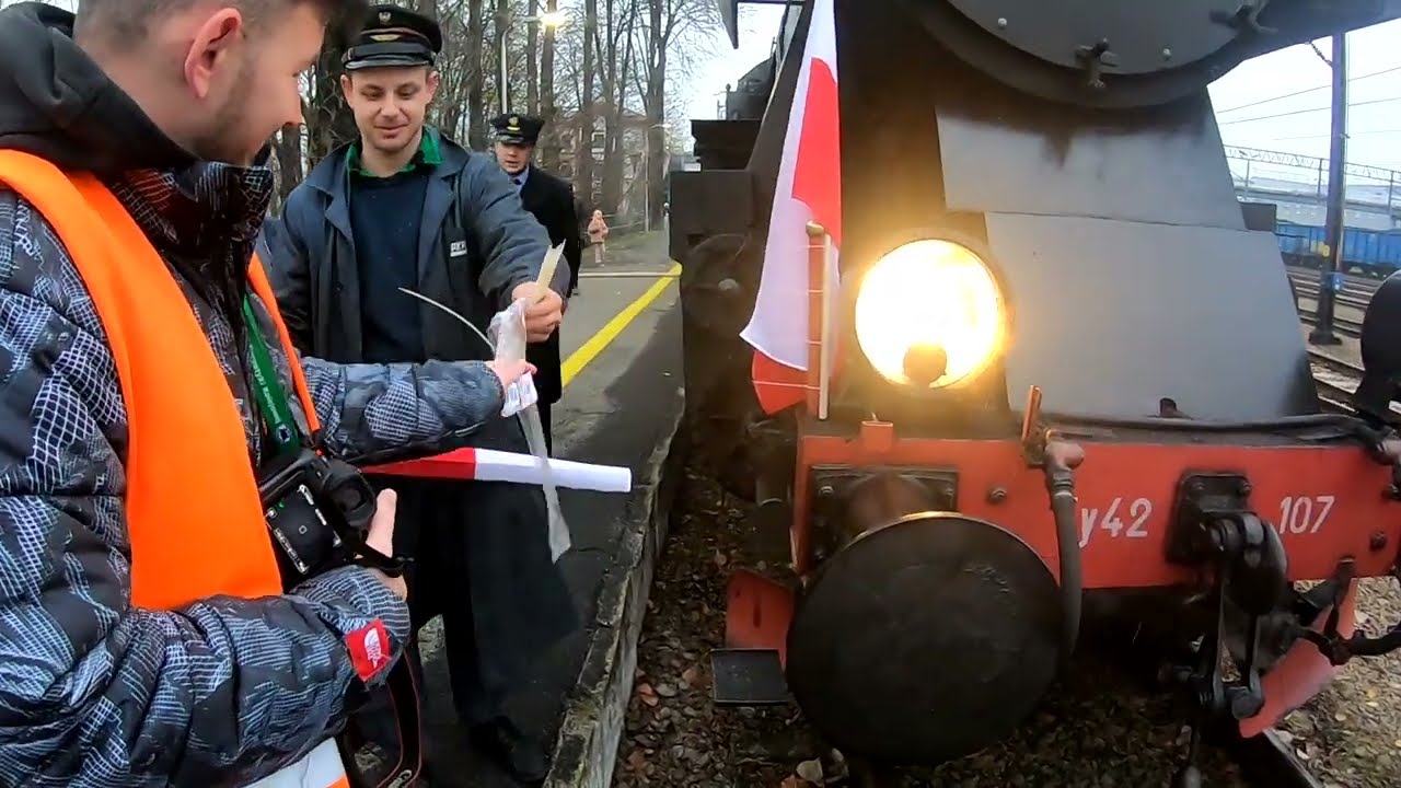 Pociąg Retro Wolności 2025 na Święto Niepodległości - Parowóz Ty42-107 - Część 1