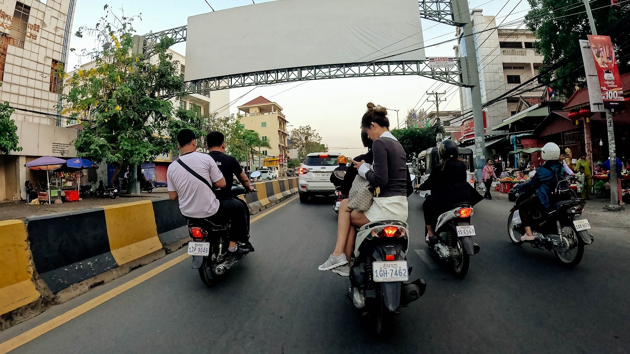 EP 256: Everyday motorcycle ride in Phnom Penh, Cambodia, 4K/60p