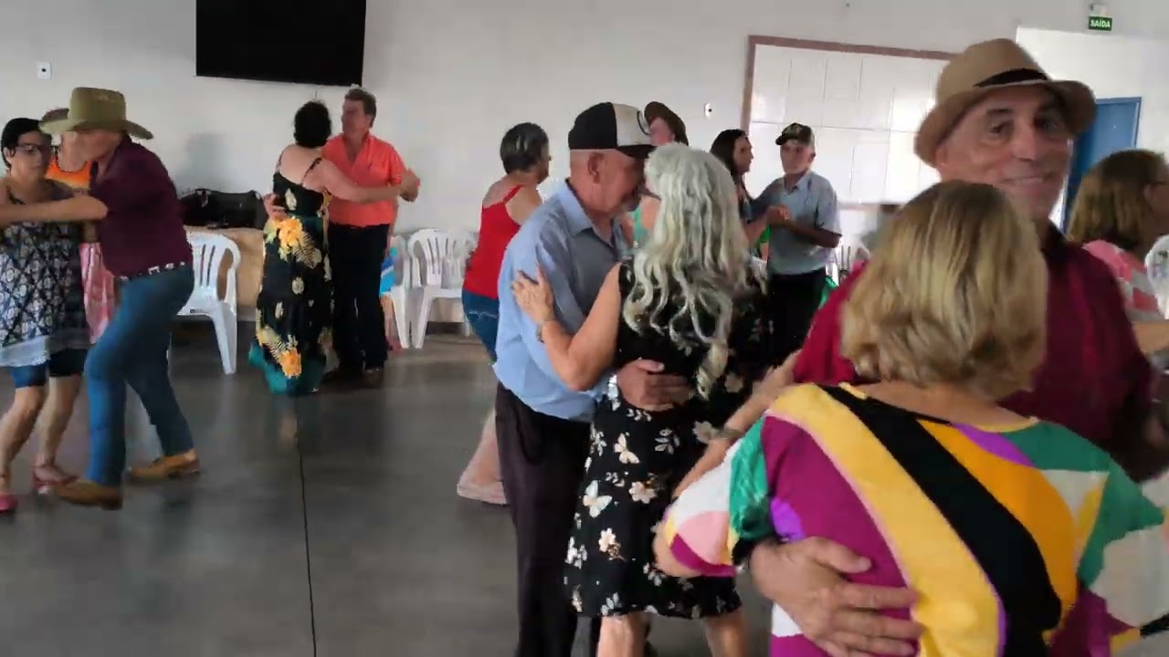 Final de baile muito divertido com esta  Calória fazendo Sucesso em Mamborê Paraná 6/02/2026