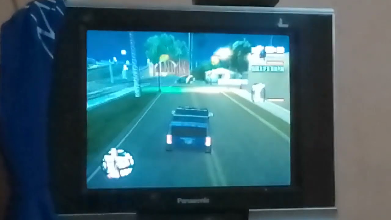 mi jefa y mi hermana jugando en el xbox xdd