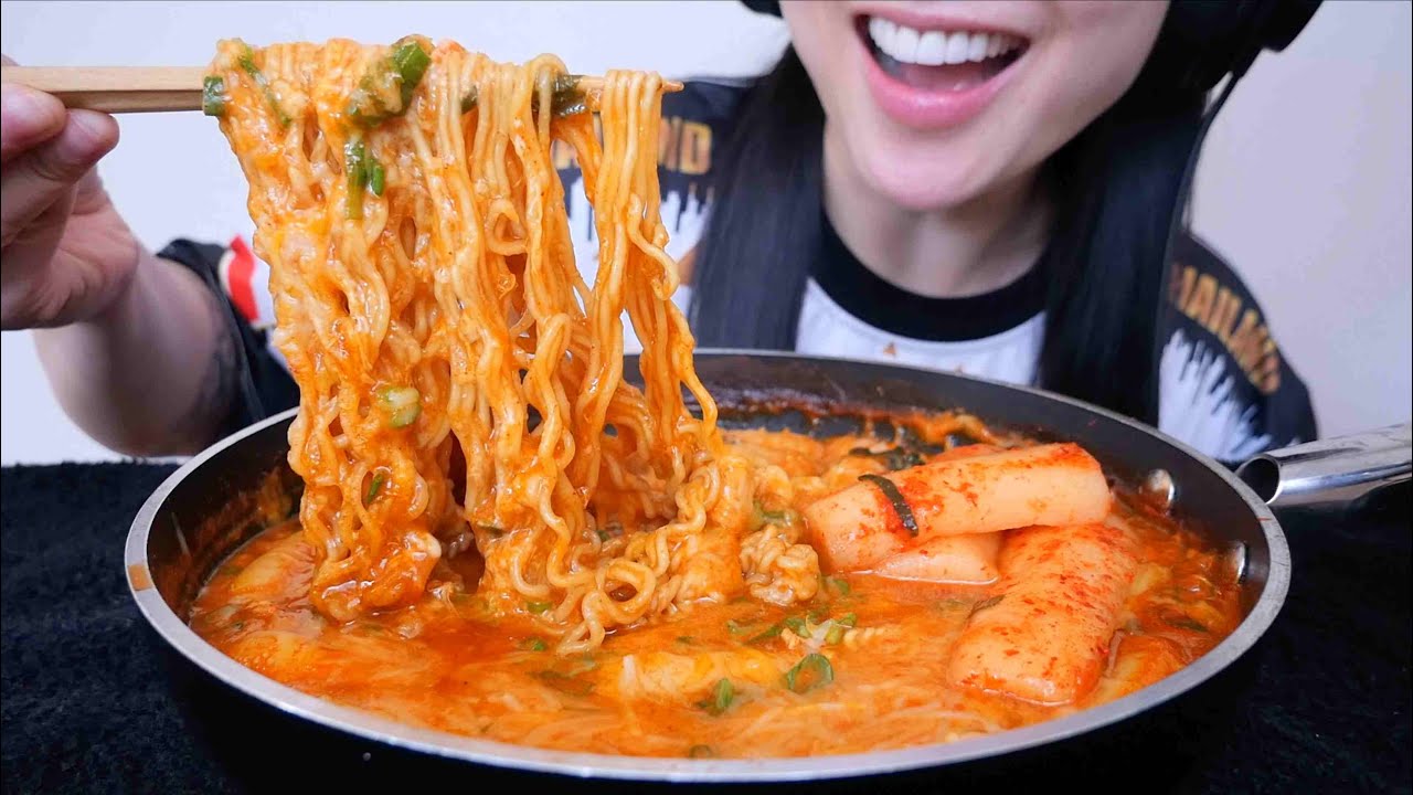 CHEESY RICE CAKE + SPICY NOODLES (ASMR EATING SOUNDS) NO TALKING | SAS-ASMR