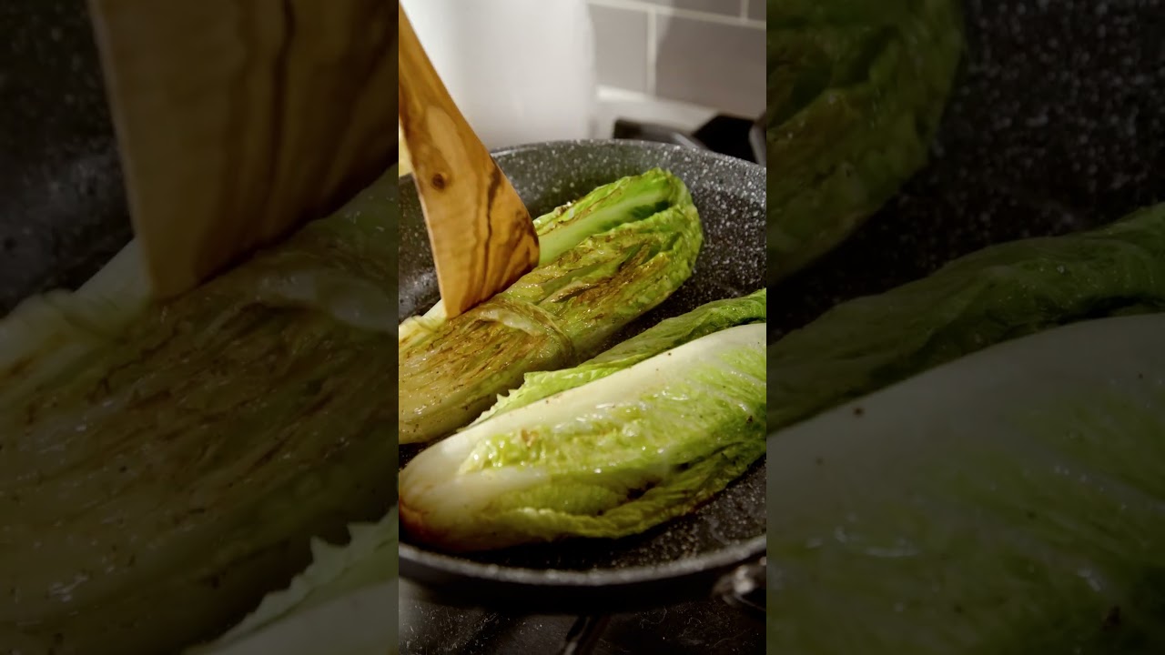 Grilled Romaine with lemon and parmesan 🥬 #HealthyEats #QuickRecipe #DaTerra