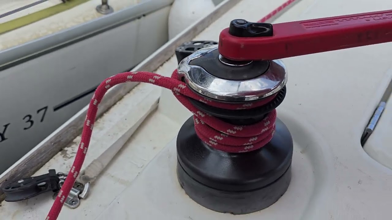 Como usar los  winches en un velero.   [ESCOLA PORT]