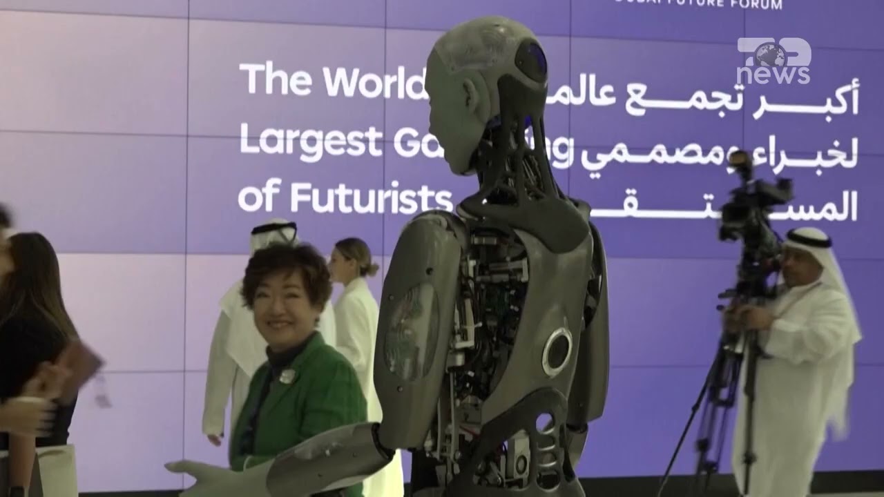 Top News- Roboti humanoid më i avancuar në botë/ Përshëndet vizitorët në hyrje të muzeut