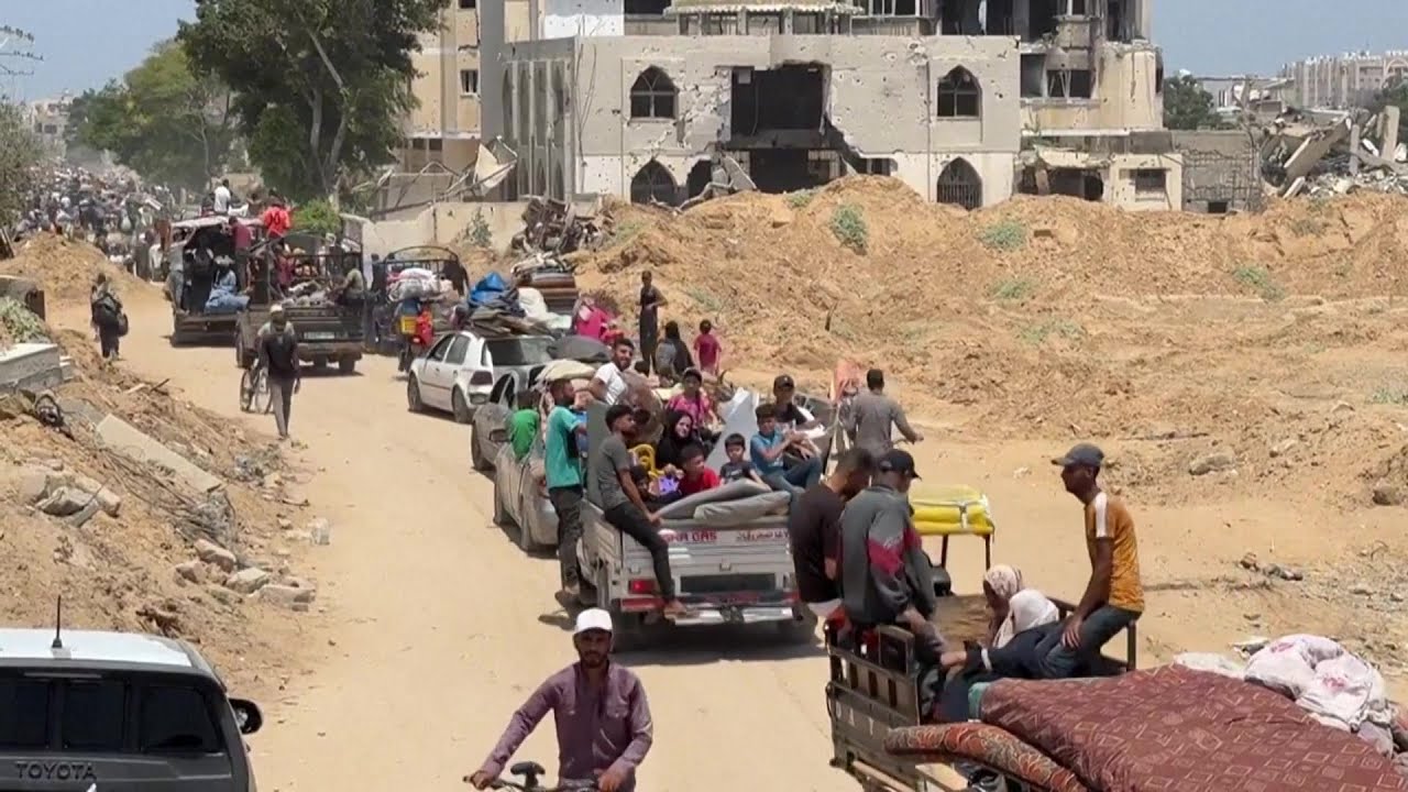 مشاهد من نزوح المواطنين من شرق خان يونس تحت القصف الإسرائيلي