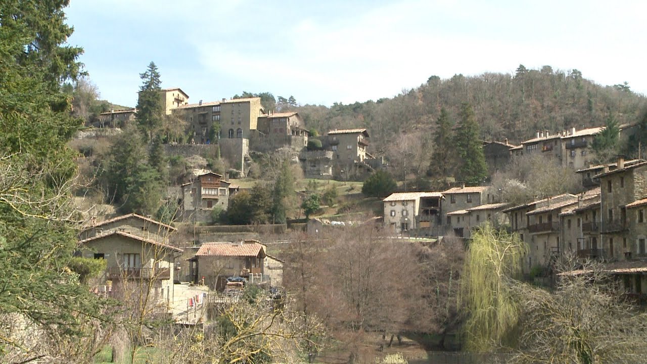 La pluja no espanta el turisme rural d'Osona