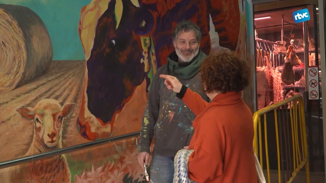 Nova mirada a l'entrada del Mercat Municipal de Cardedeu amb el mural de Guillem Pla