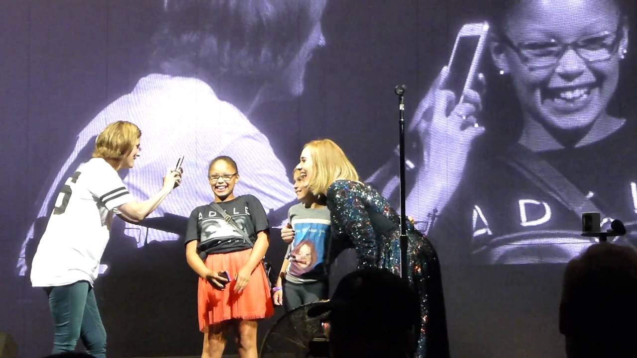 Adele Chicago United Center 7-13-2016 HD HQ Audio - Water Under the Bridge & Fans on stage