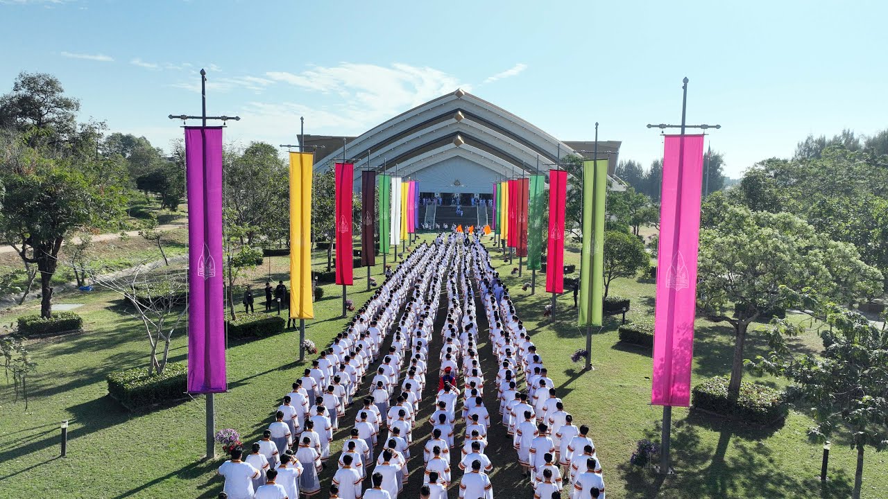 ผู้สำเร็จการศึกษาเข้าสู่ศูนย์ประชุมอเนกประสงค์กาญจนาภิเษก มหาวิทยาลัยขอนแก่น