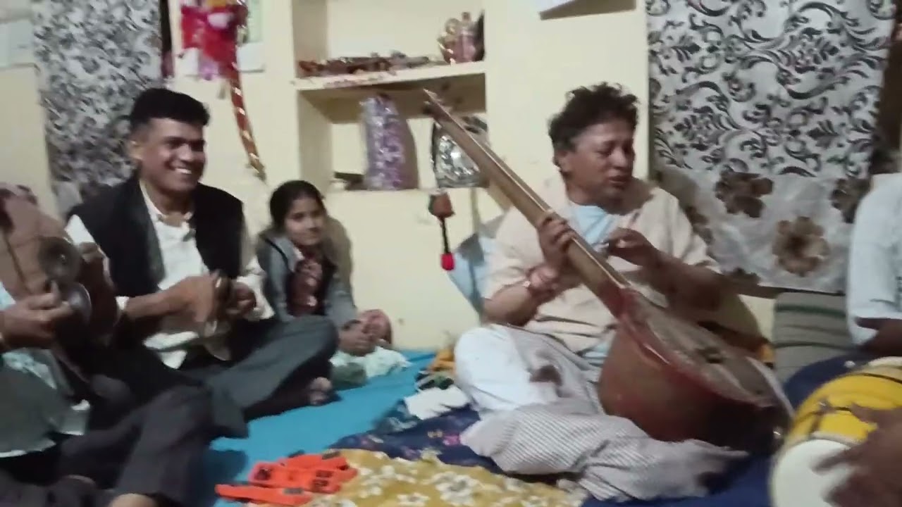 गायक जयराम जी भगत चीयोरी जसोल माजीसा भटीयाणी के पेदल जाते हुए 