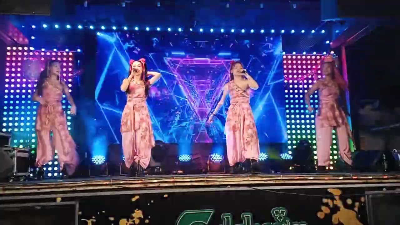 25/2/2026。皇后007露天卡啦OK美食中心。皇帽Carlsberg之夜。演出舞蹈：舞动心飞组合。演出歌手：舞动心飞组合。演唱歌曲：浪子回头。