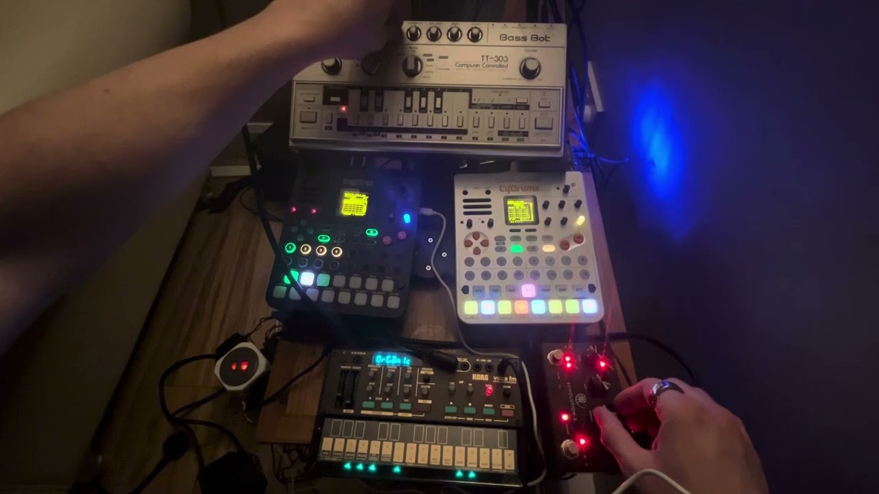 Acid Sunrise- #SONICWARE_challenge (Cydrums, SmplTrek, TT303, Volca FM2) Entry No. 5