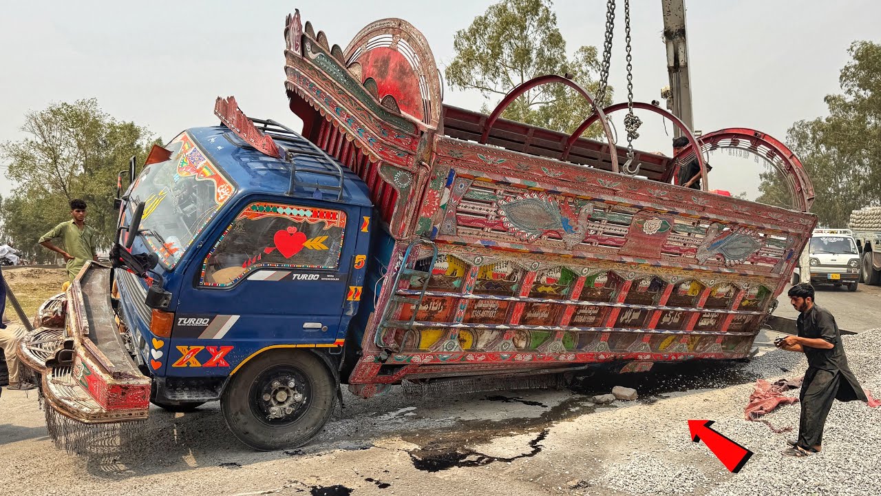 Truck axle BreakDown in the middle of Road | Experts Recover them
