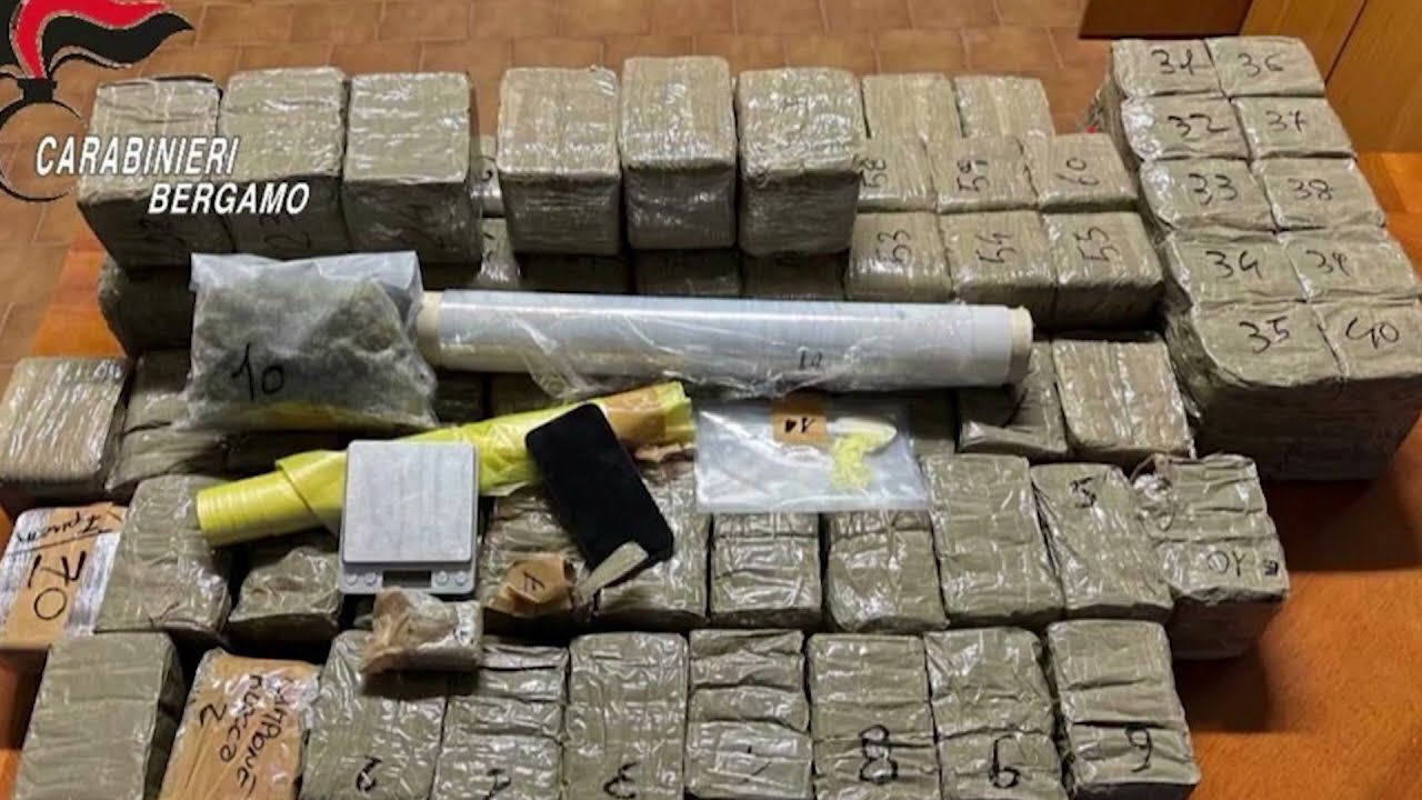 OLTRE 76KG DI DROGA: 30ENNE IN MANETTE
