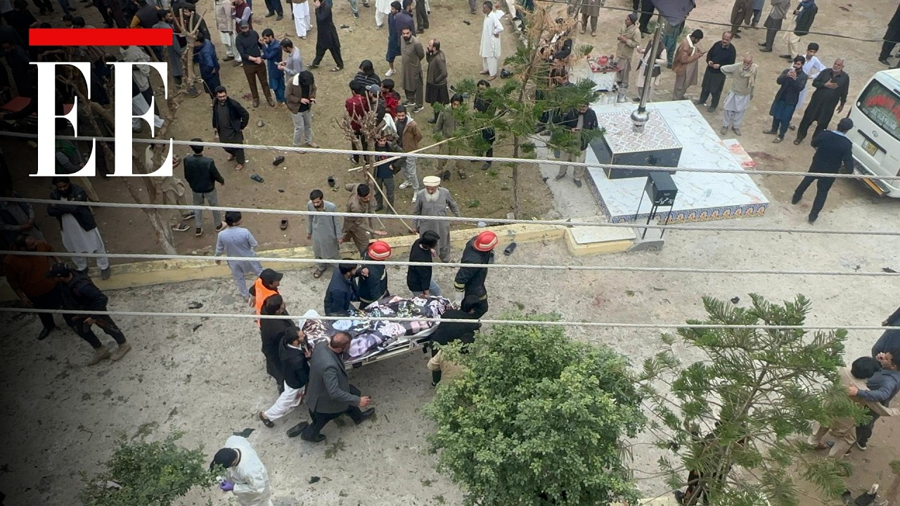 Luto en Pakistán tras atentado suicida en mezquita: más de 30 muertos y 160 heridos | El Espectador